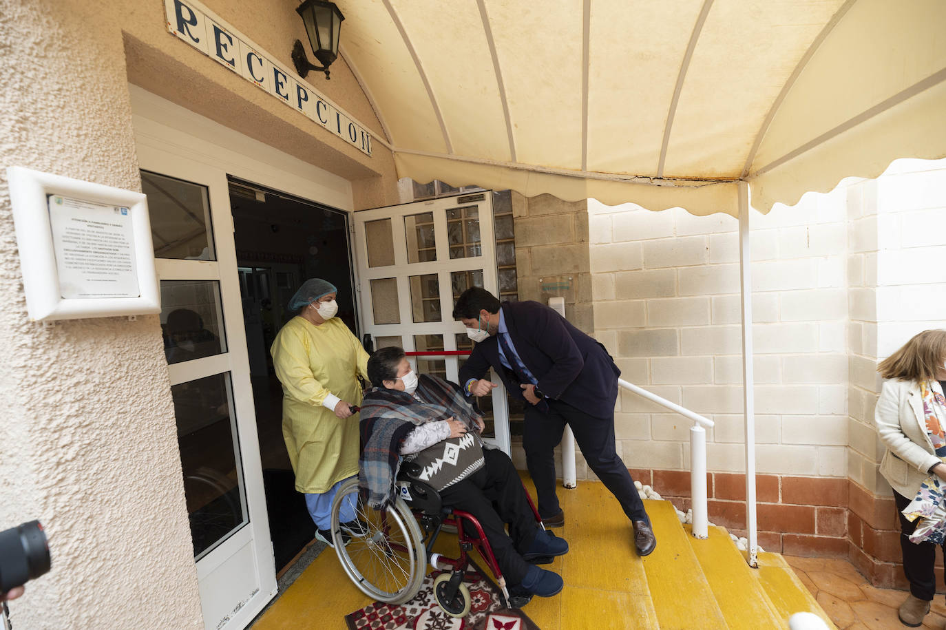 Fotos: Fernando López Miras visita la residencia Edad Dorada, en San Pedro del Pinatar