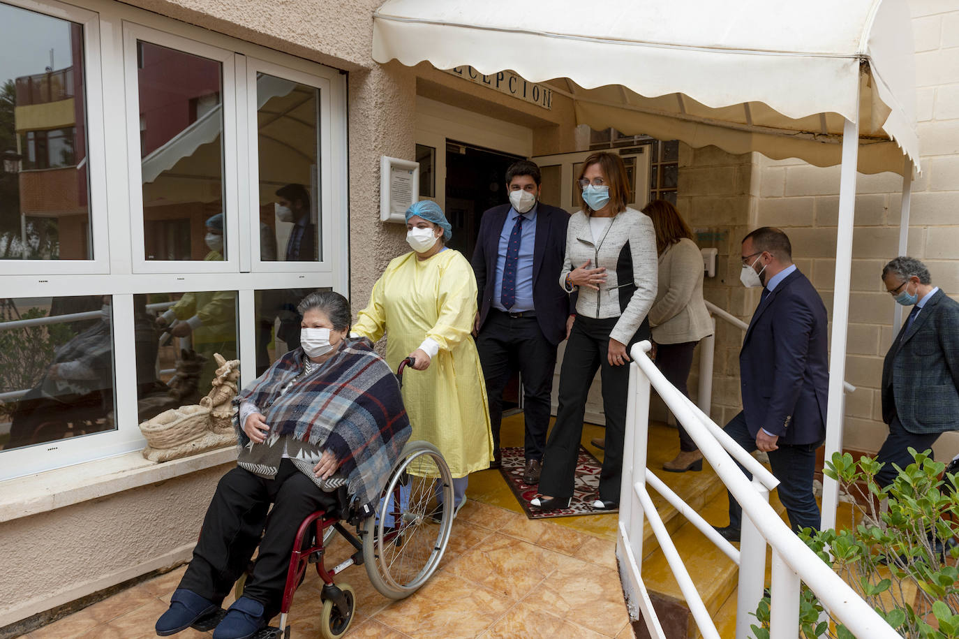 Fotos: Fernando López Miras visita la residencia Edad Dorada, en San Pedro del Pinatar