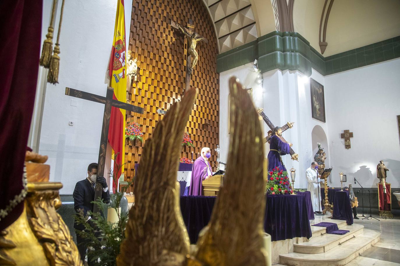 Fotos: Cien marrajos acuden al Vía Crucis