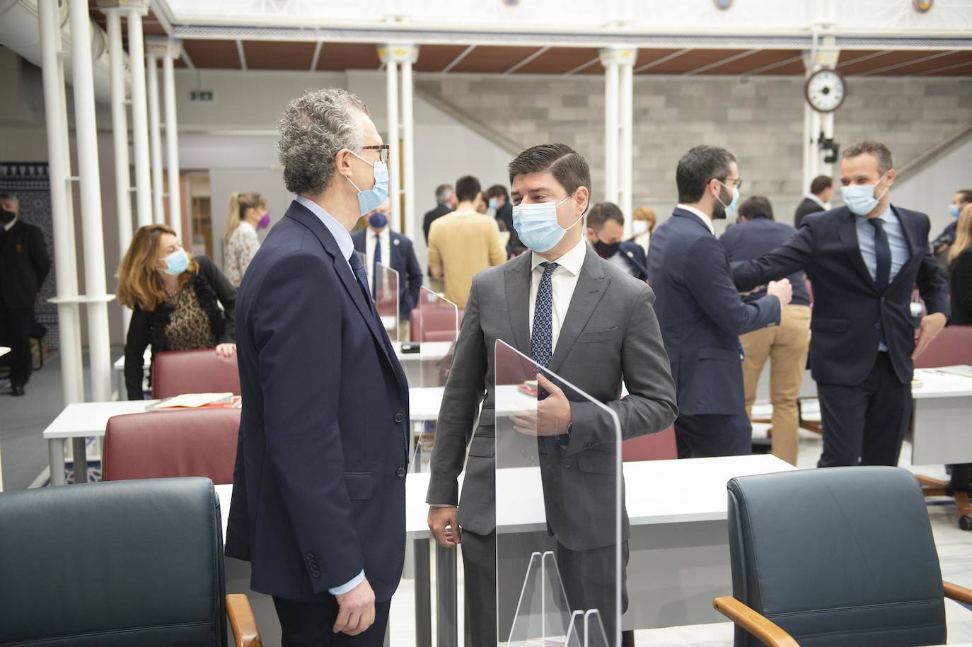 Fotos: Primera comparecencia en la Asamblea del consejero de Salud