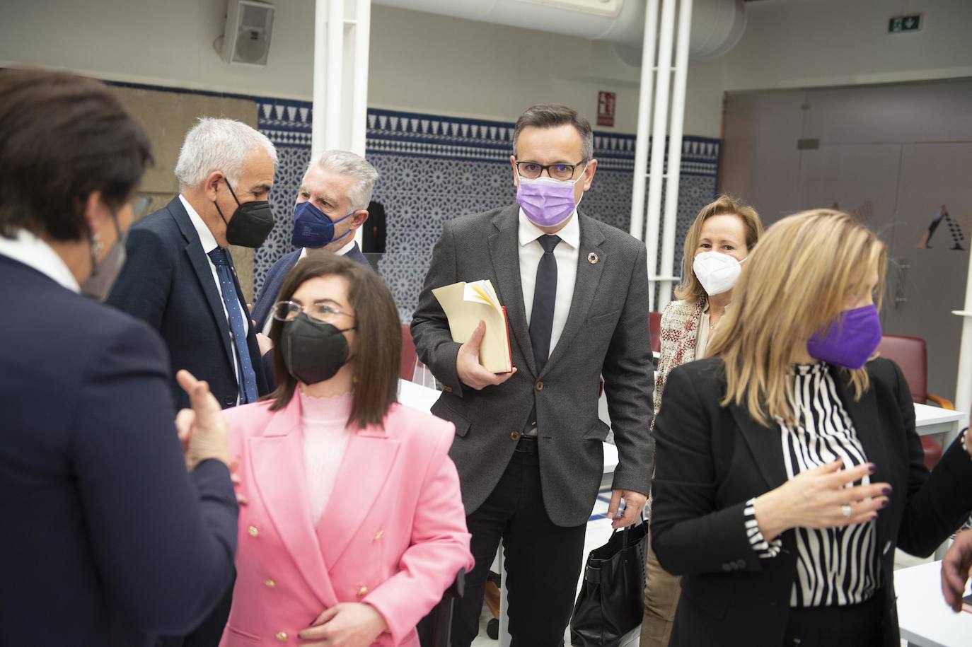 Fotos: Primera comparecencia en la Asamblea del consejero de Salud