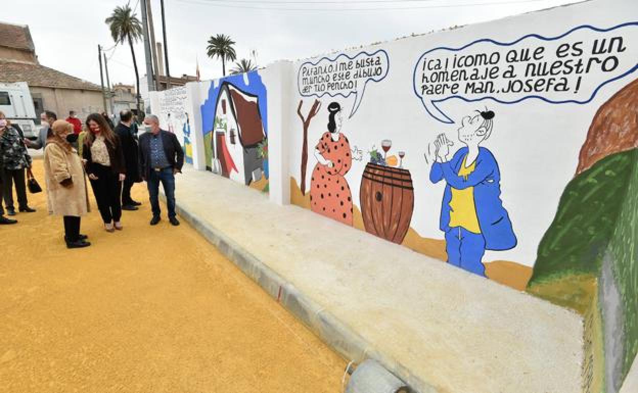 Mural realizado por la Oficina Municipal del Grafiti para rendir homenaje al dibujante MAN, en Rincón de Seca.