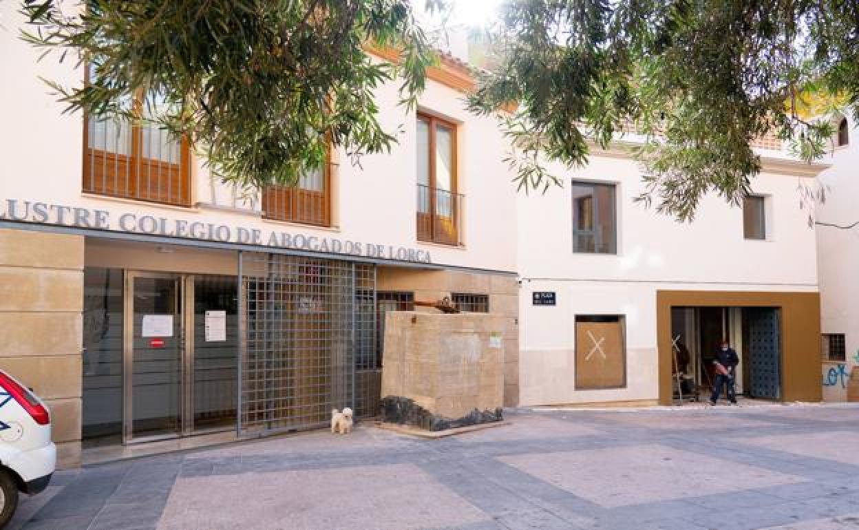 Fachada del Colegio de Abogados de Lorca, en una imagen de archivo.