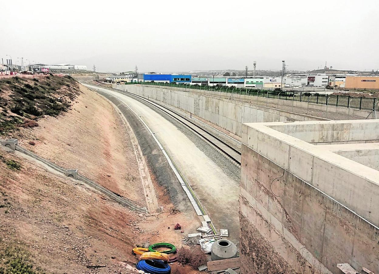 Obras del AVE en los accesos a la ciudad de Almería, entre Río Andarax y El Puche. 