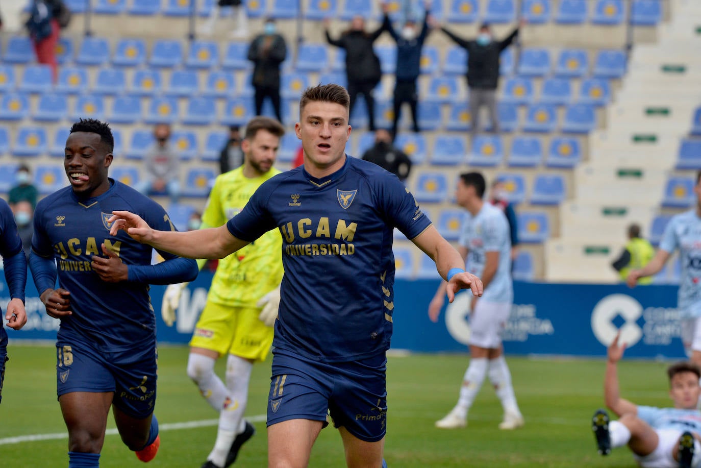 Fotos: Victoria del UCAM ante el Yeclano en el BeSoccer La Condomina