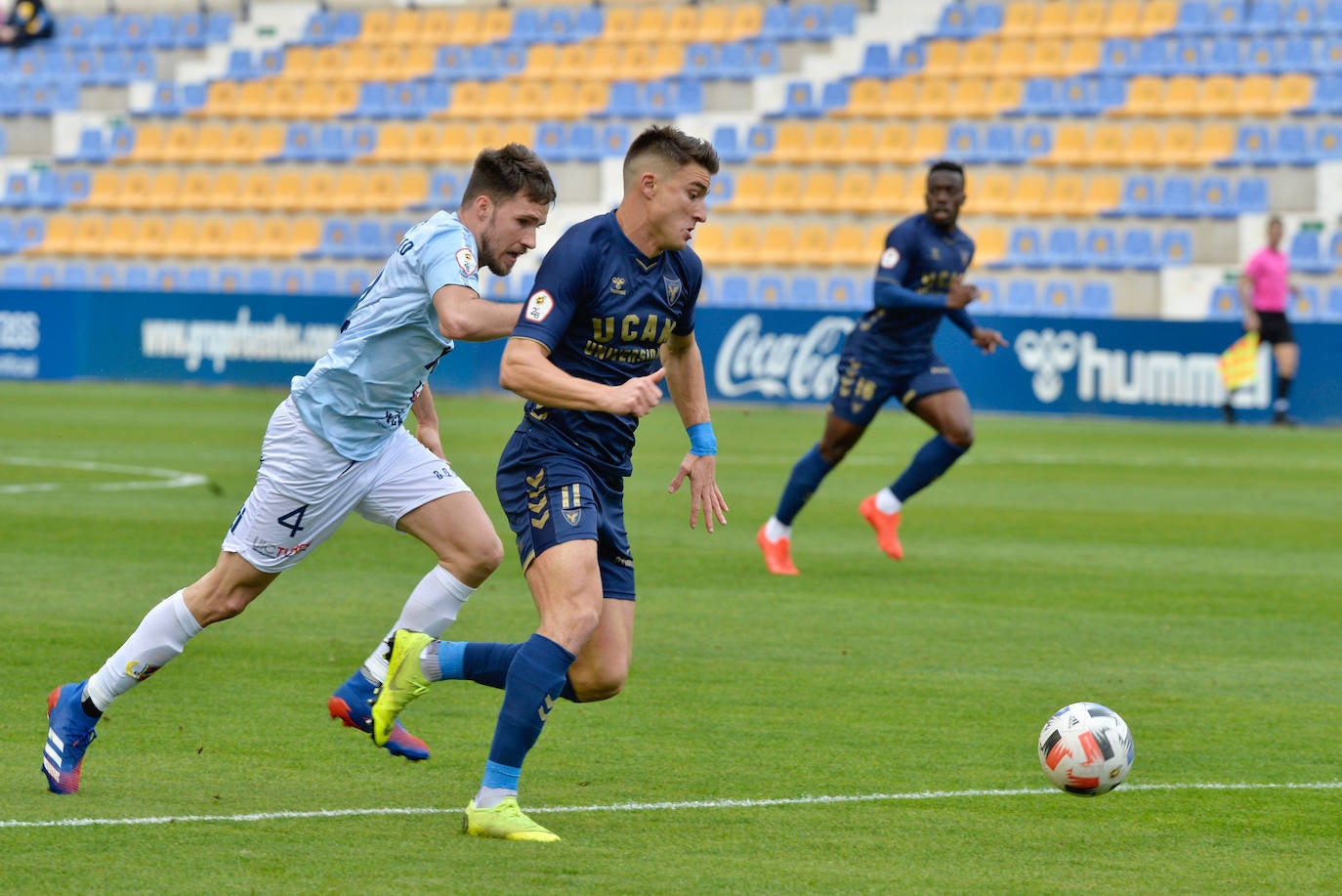 Fotos: Victoria del UCAM ante el Yeclano en el BeSoccer La Condomina