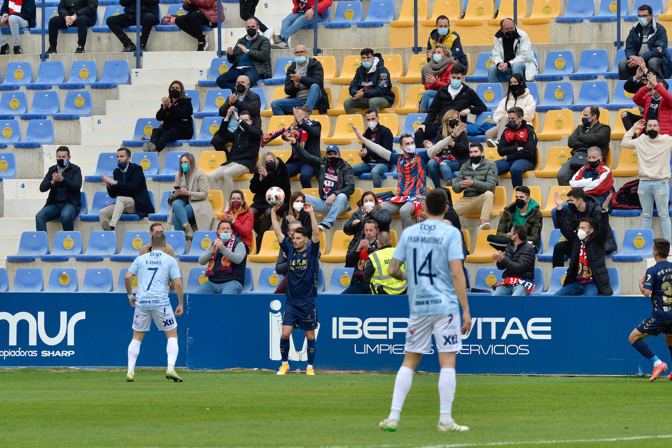 Fotos: Victoria del UCAM ante el Yeclano en el BeSoccer La Condomina