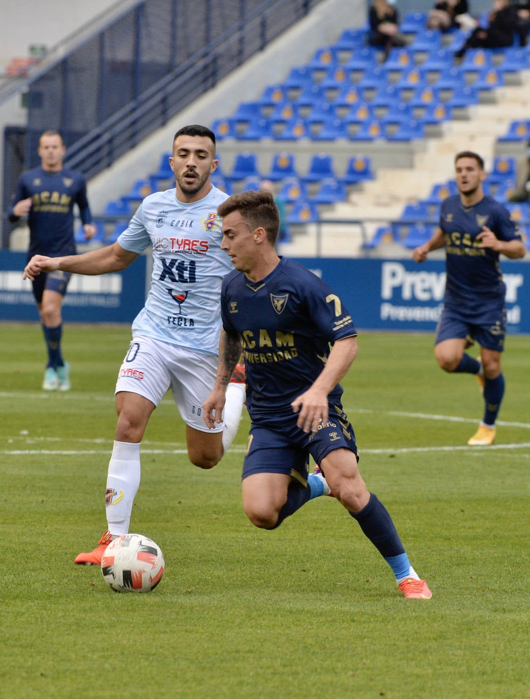 Fotos: Victoria del UCAM ante el Yeclano en el BeSoccer La Condomina