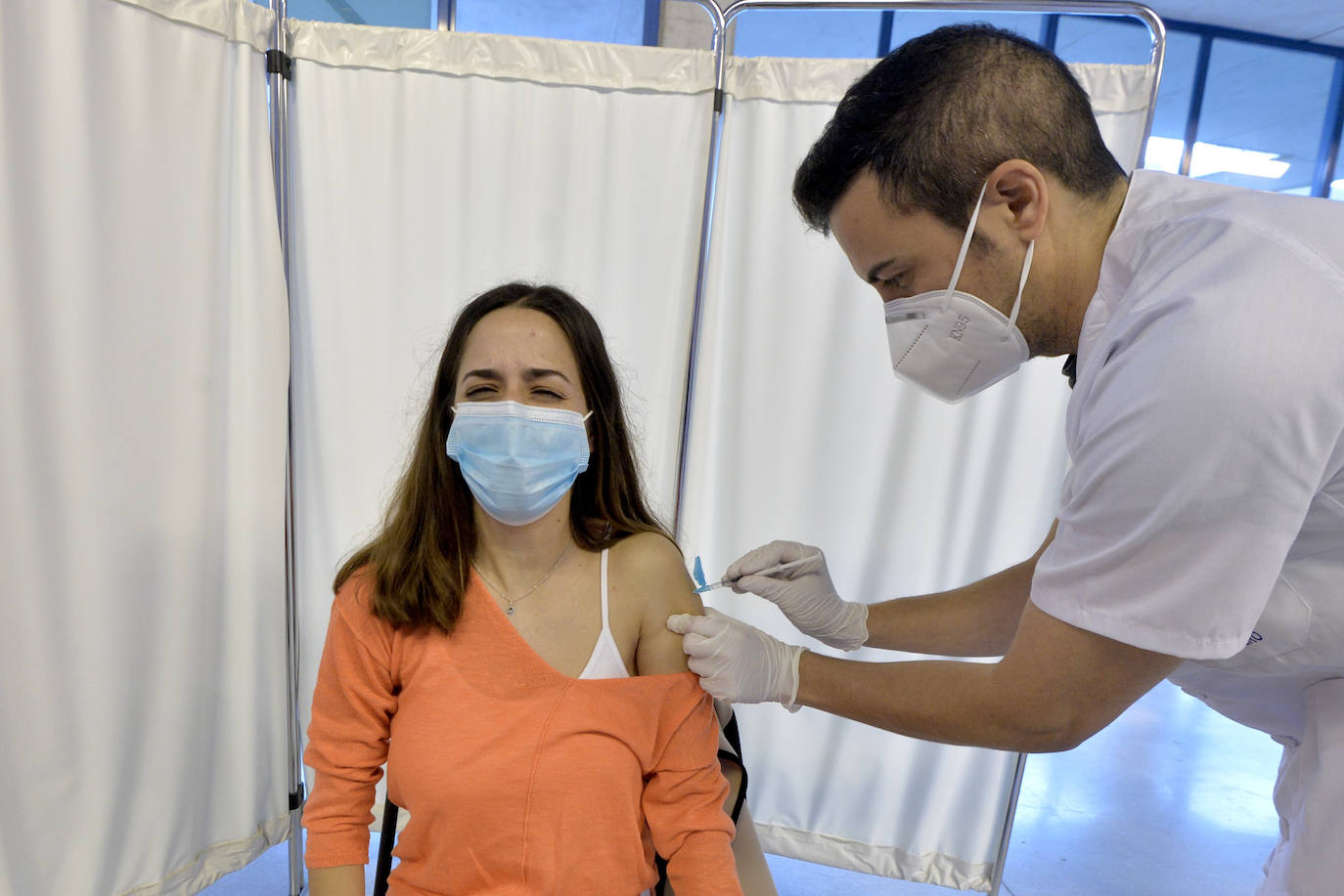 Fotos: Más de 2.700 docentes de la Región de Murcia reciben la primera dosis de la vacuna de Astrazeneca