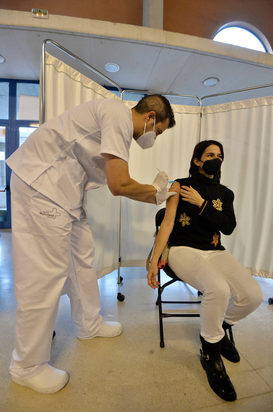 Fotos: Más de 2.700 docentes de la Región de Murcia reciben la primera dosis de la vacuna de Astrazeneca