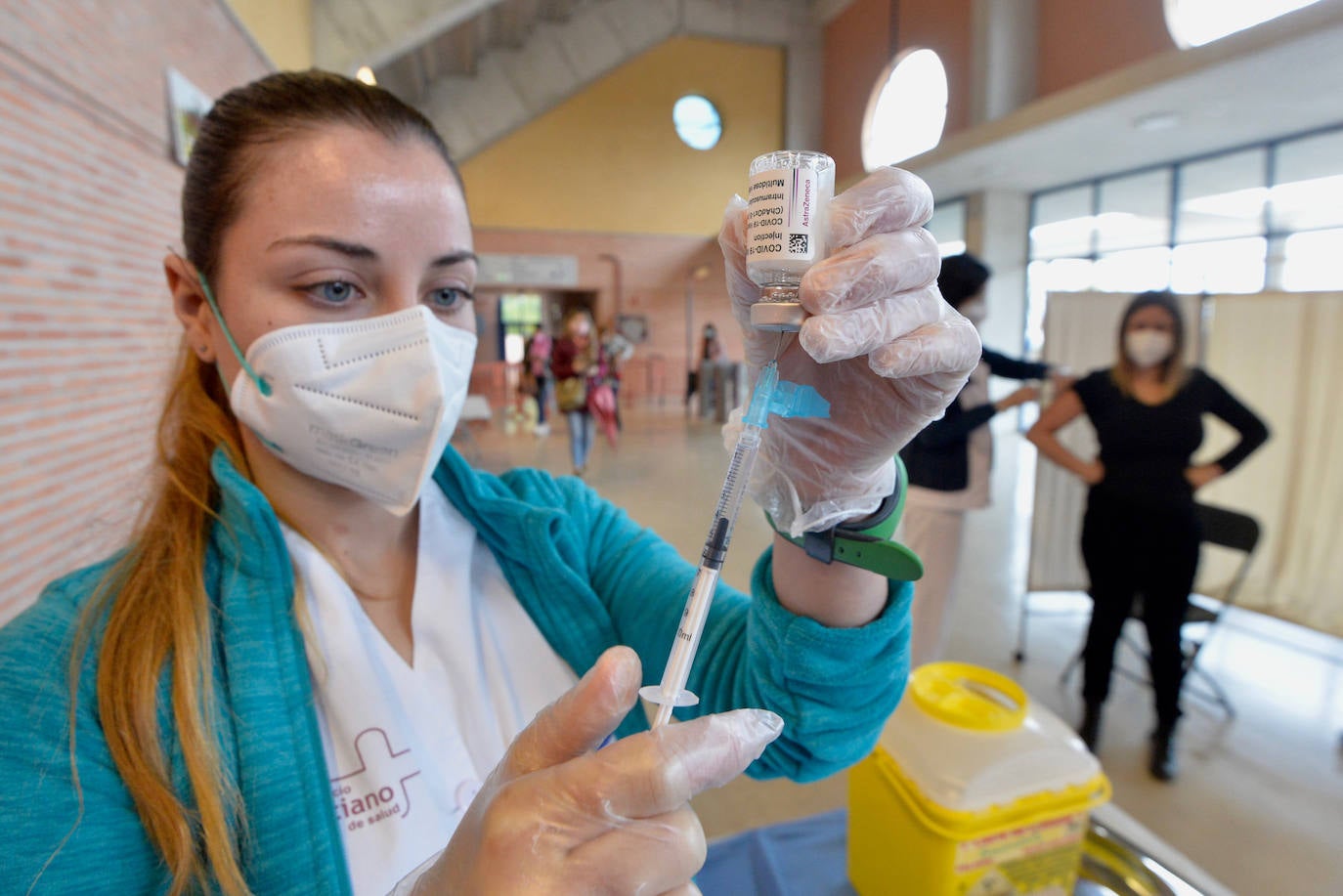 Fotos: Más de 2.700 docentes de la Región de Murcia reciben la primera dosis de la vacuna de Astrazeneca