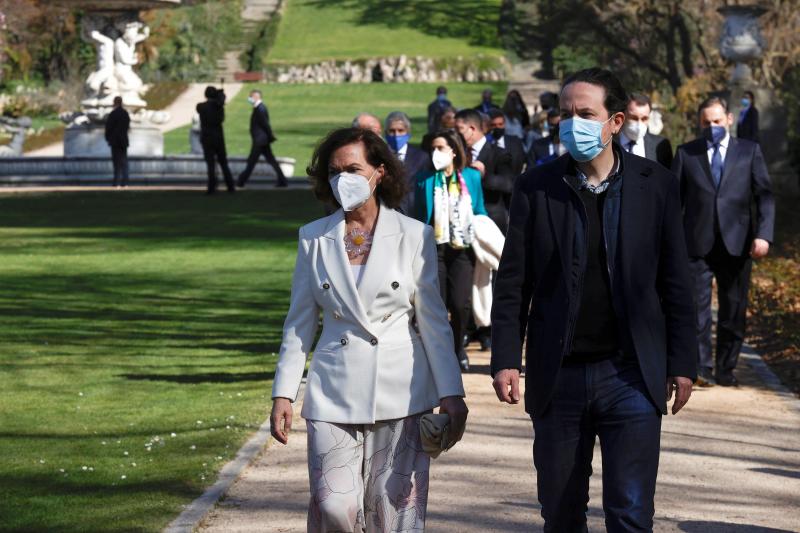 La vicepresidenta primera del Gobierno, Carmen Calvo, junto al vicepresidente segundo del Gobierno, Pablo Iglesias