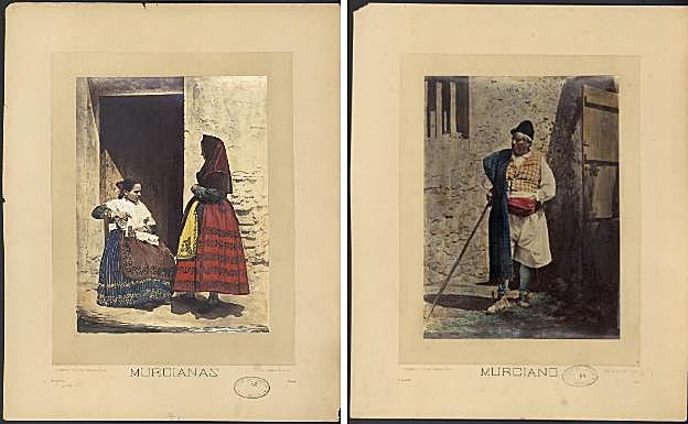 Trajes típicos. Paisanos de la provincia con indumentaria tradicional, obras que pertenecen a la colección del Museo del Traje.