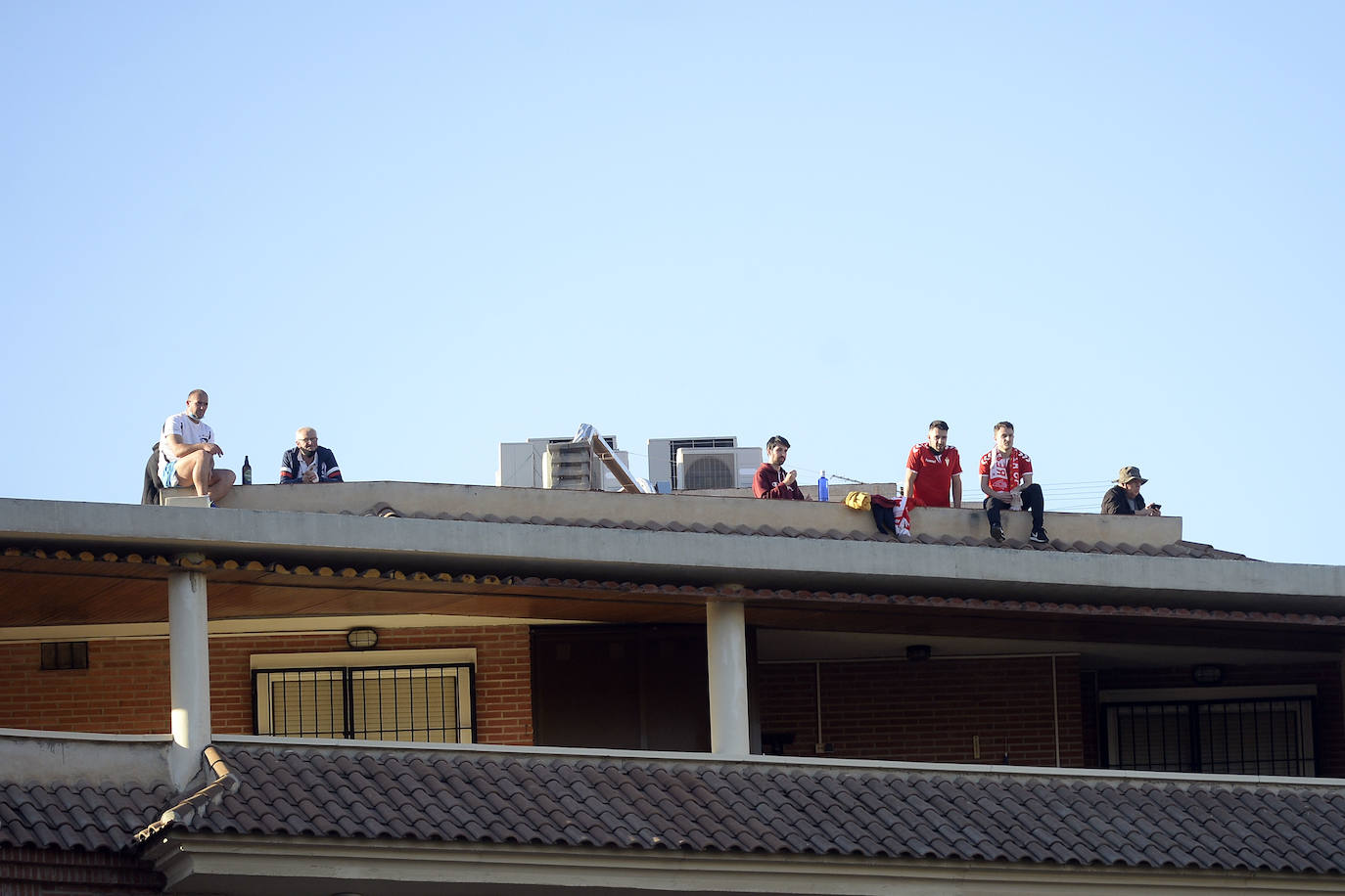 Fotos: La afición tiñe de rojo y azul el derbi murciano