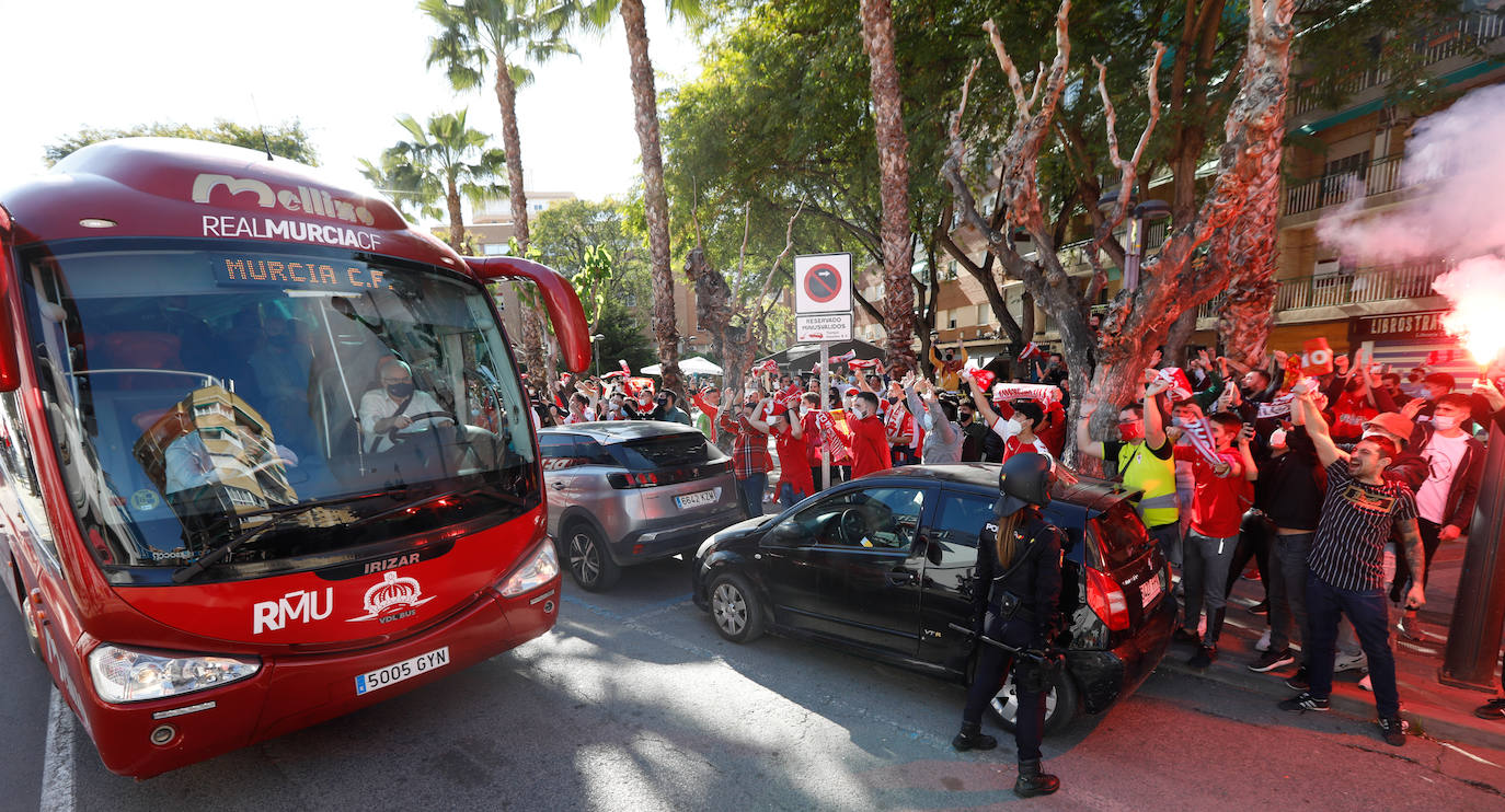 Fotos: Explosión de murcianismo antes del derbi