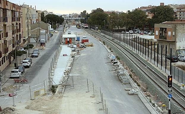 Terreno ganado al tren, desde el puente de Ronda Sur.