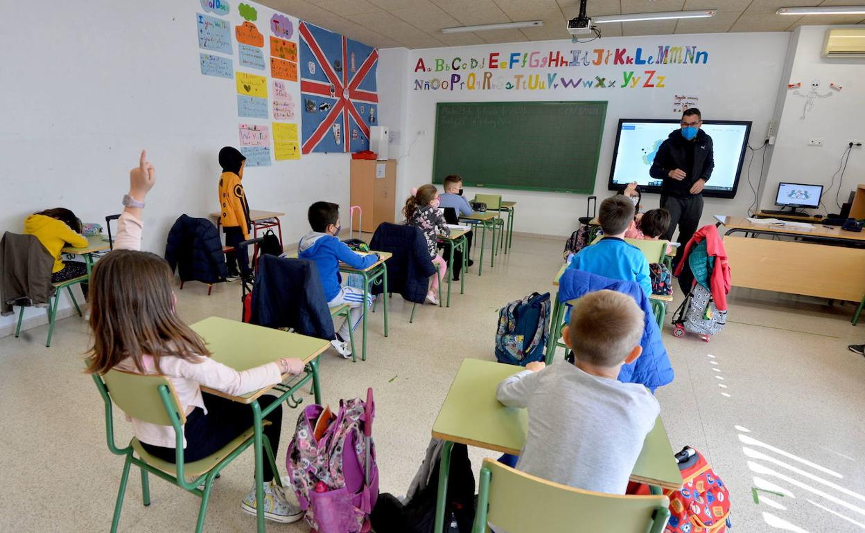 Escolares en una clase del Colegio Reino de Murcia, en una imagen de archivo.