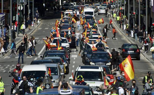 Marcha de simpatizantes de Vox, este martes, en Murcia.