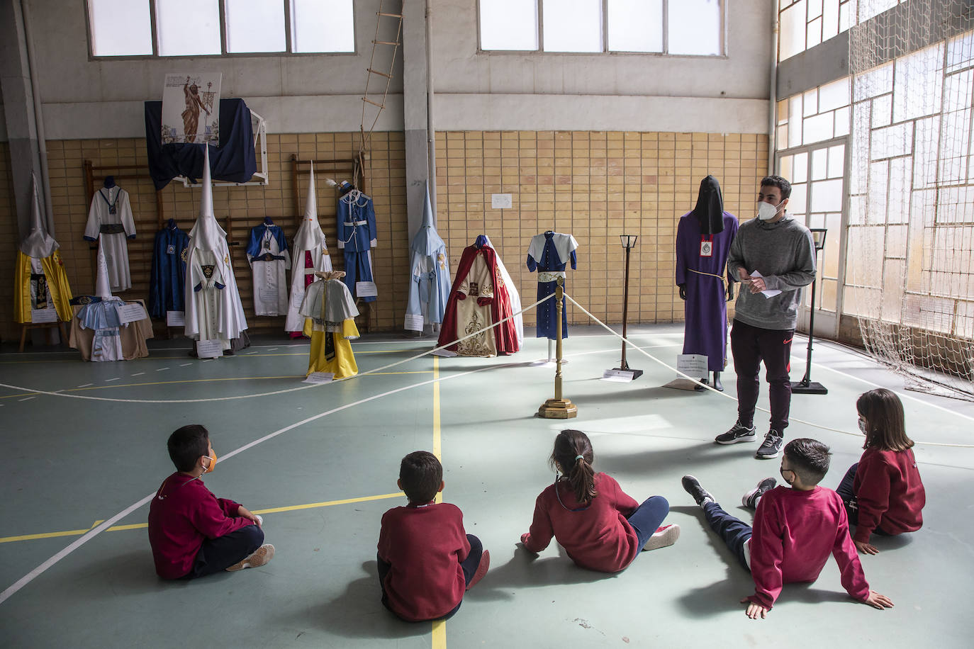 Fotos: El Colegio Hispania de Cartagena evoca la «pasión» por las procesiones