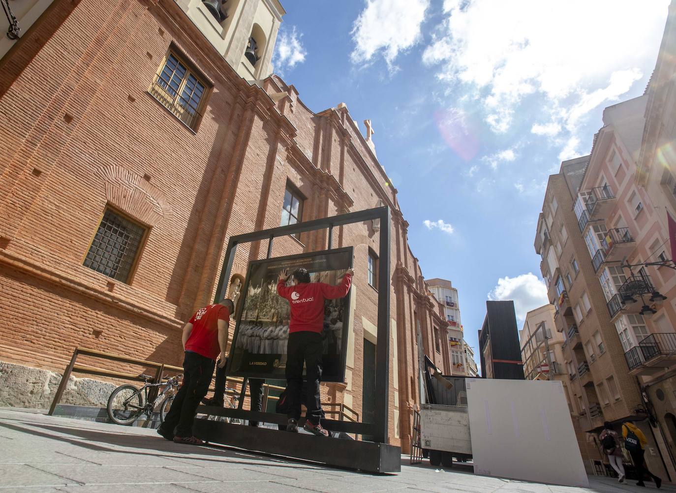 Fotos: LA VERDAD reaviva el espíritu de los desfiles de Semana Santa con una exposición fotográfica en Cartagena