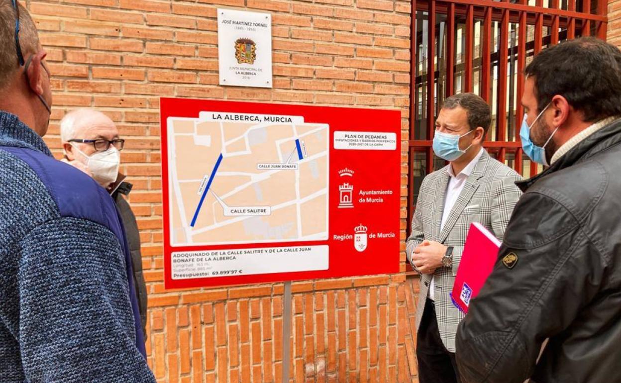 Presentación de la renovación del pavimento en dos calles de La Alberca, este jueves.
