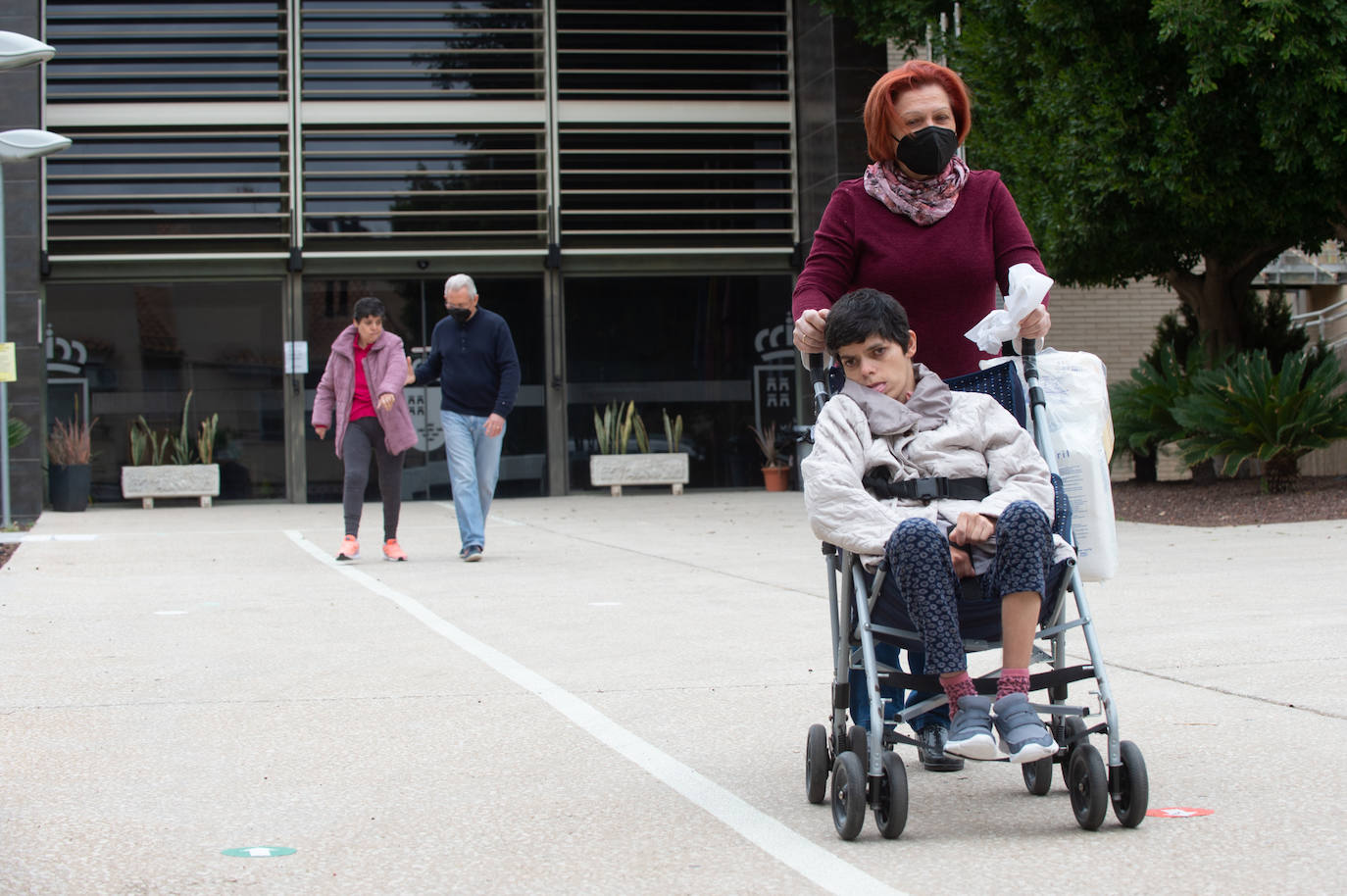 Fotos: Primera salida de dos hermanas de la residencia de discapacitados de Churra desde el inicio de la pandemia