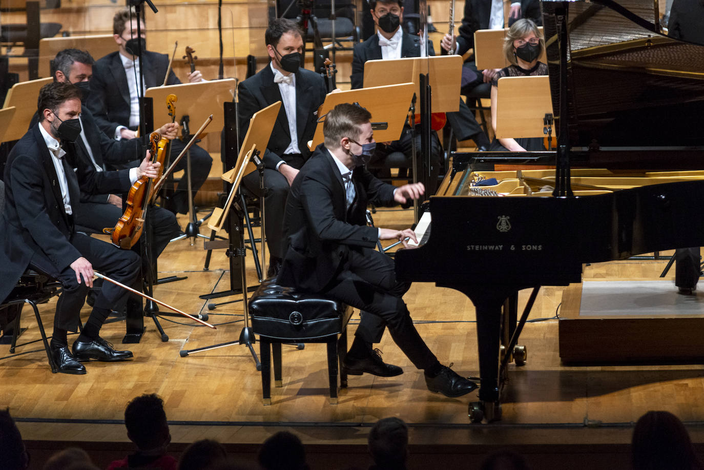 Fotos: Concierto de la OSRM en el Auditorio regional junto al pianista Dmytro Chon