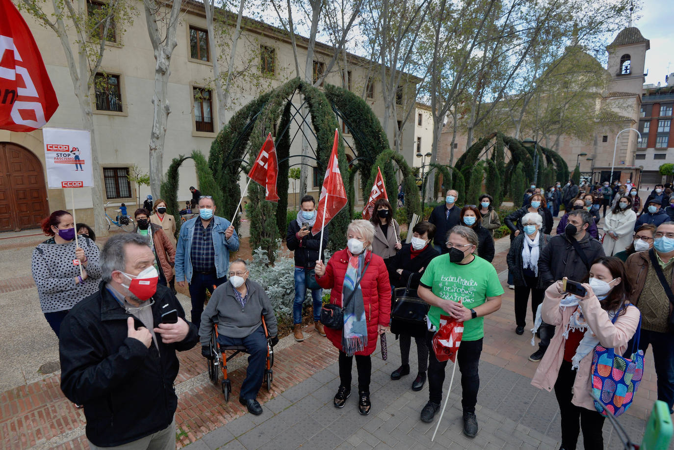 Fotos: Protesta frente al Palacio de San Esteban contra la entrada de Vox al Gobierno regional