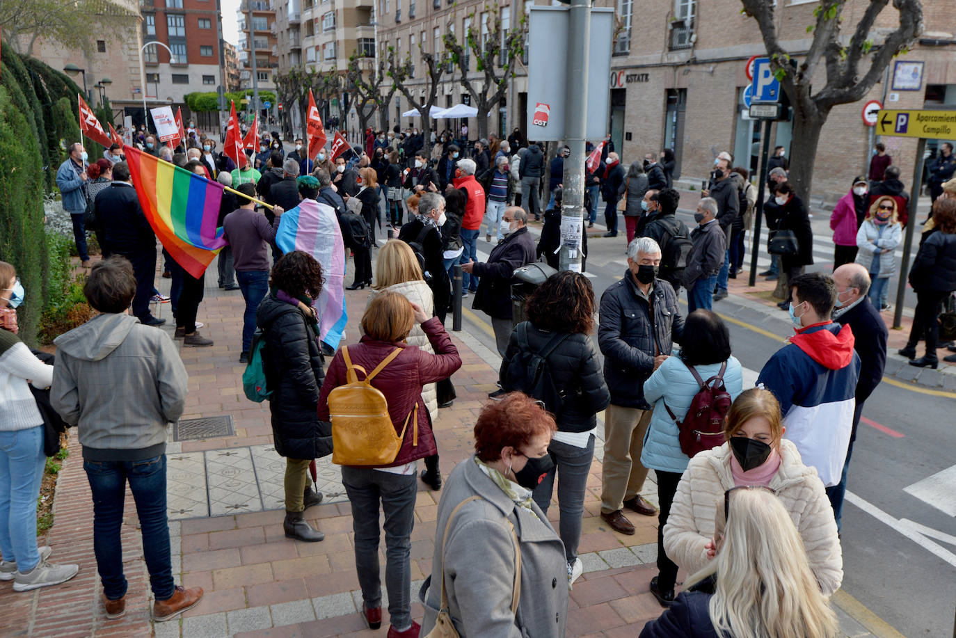 Fotos: Protesta frente al Palacio de San Esteban contra la entrada de Vox al Gobierno regional