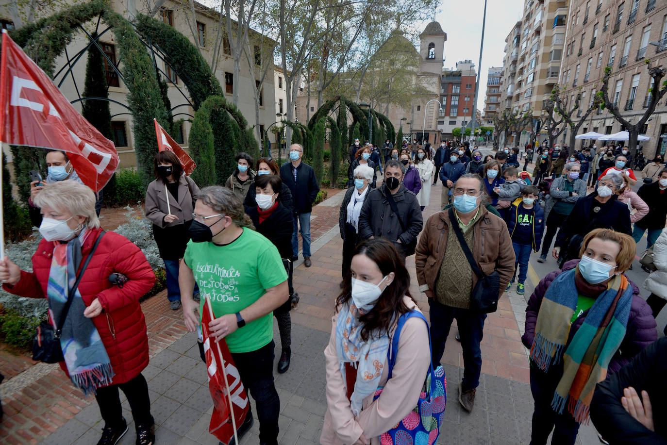 Fotos: Protesta frente al Palacio de San Esteban contra la entrada de Vox al Gobierno regional