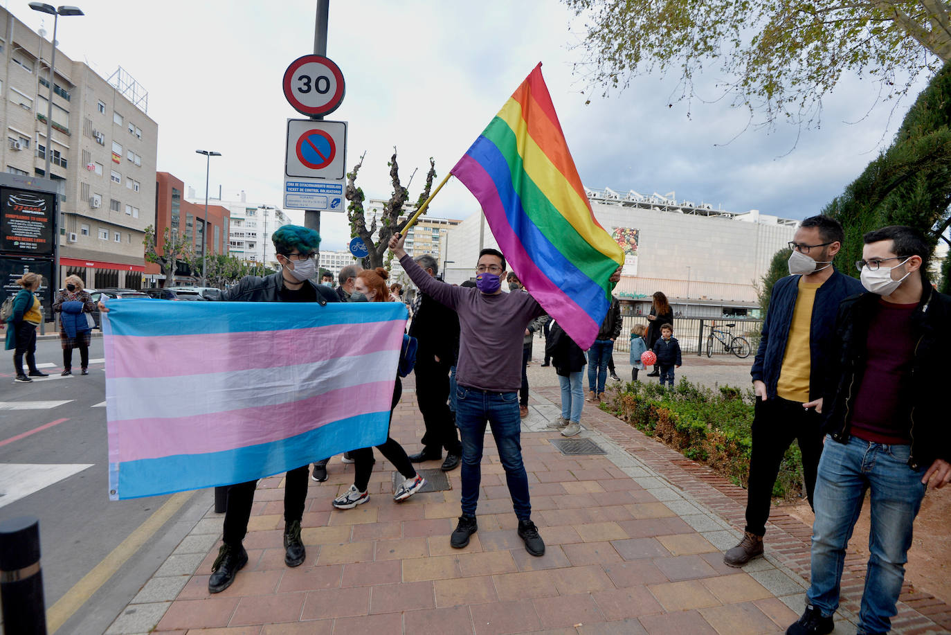 Fotos: Protesta frente al Palacio de San Esteban contra la entrada de Vox al Gobierno regional