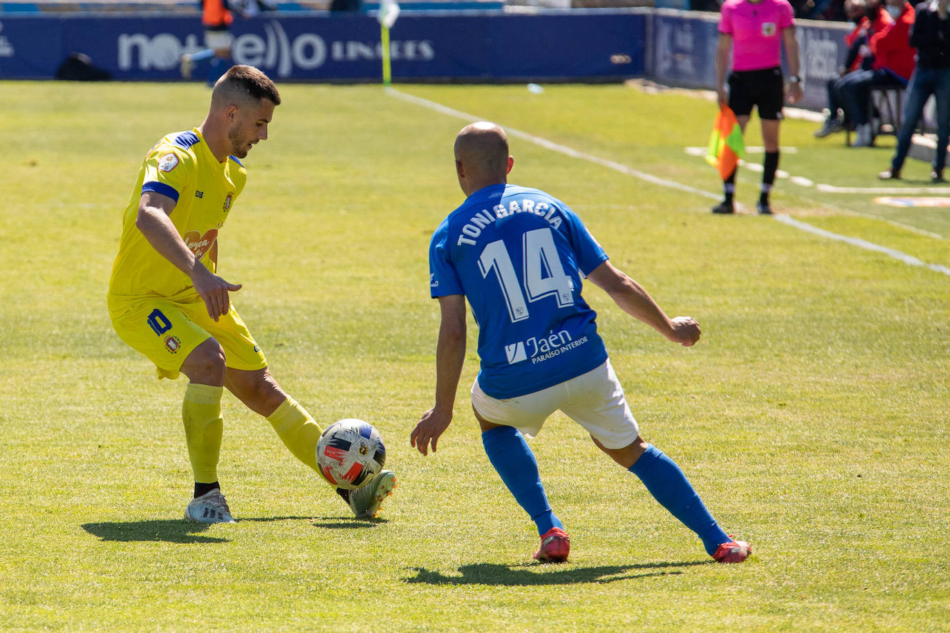 Fotos: El Lorca Deportiva vuelve a caer en Linares