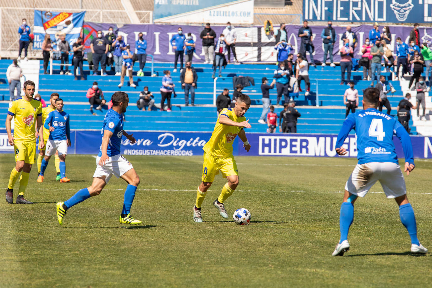 Fotos: El Lorca Deportiva vuelve a caer en Linares