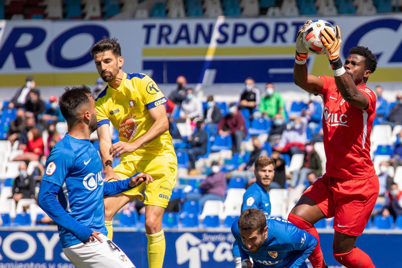 Fotos: El Lorca Deportiva vuelve a caer en Linares