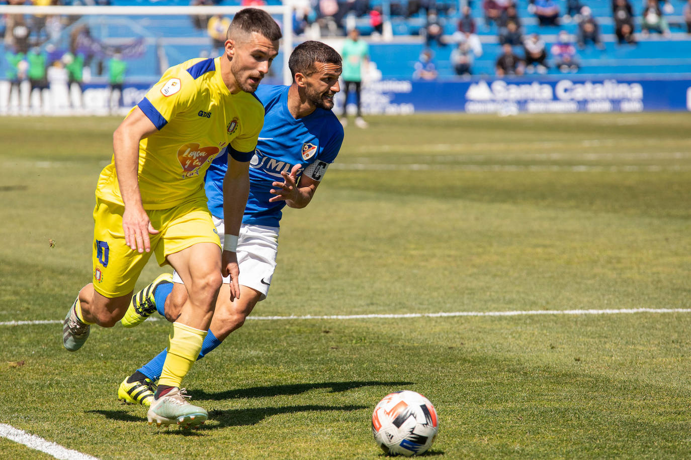 Fotos: El Lorca Deportiva vuelve a caer en Linares