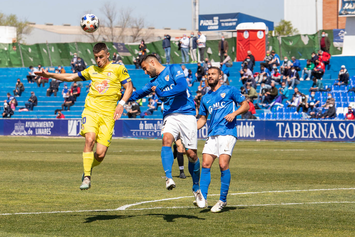 Fotos: El Lorca Deportiva vuelve a caer en Linares