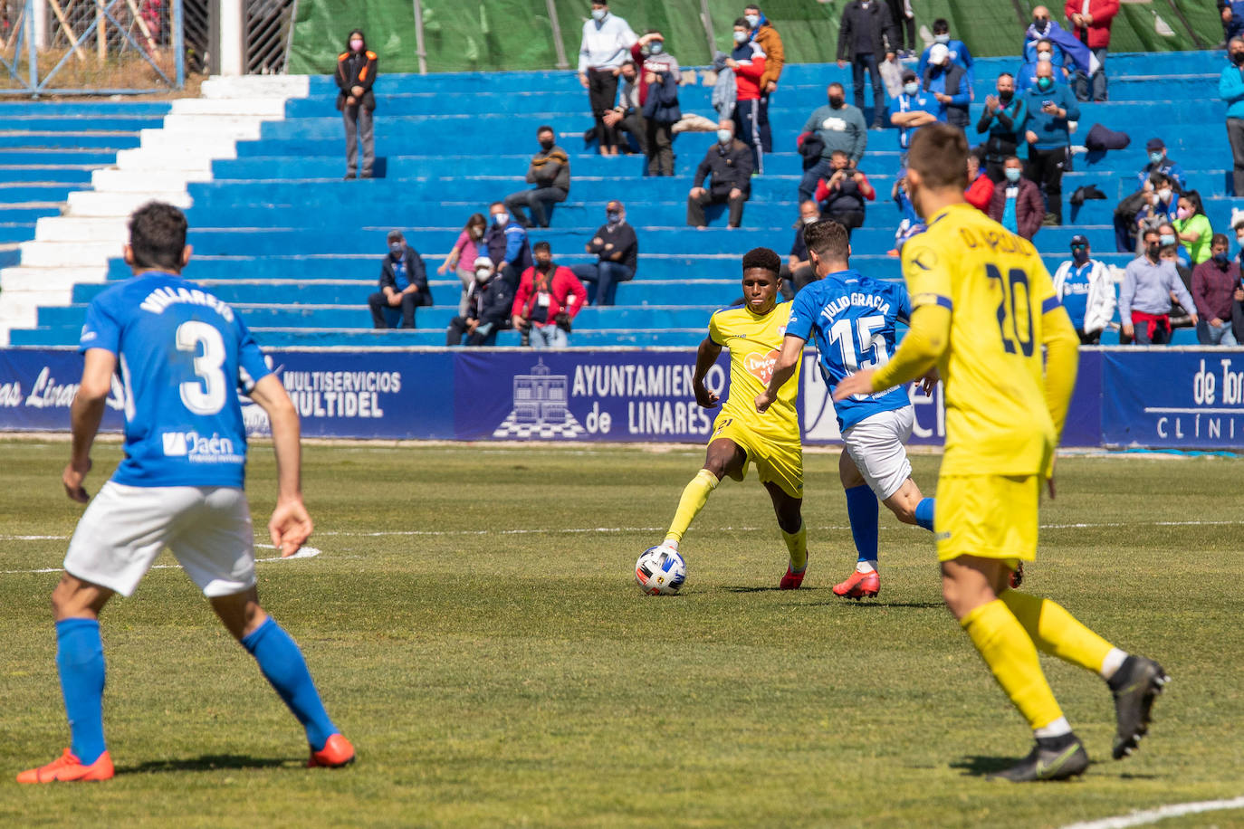 Fotos: El Lorca Deportiva vuelve a caer en Linares