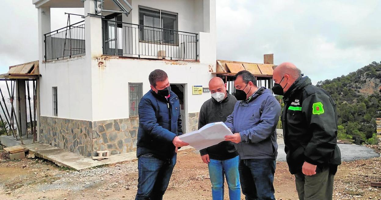 El director general del Medio Natural, Fulgencio Perona, visita las obras de 'Coto Salinas'. 