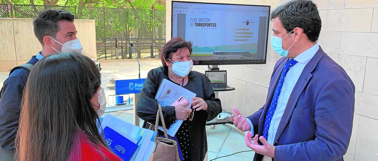 El consejero de Fomento e Infraestructuras, Díez de Revenga, durante la presentación del plan. 