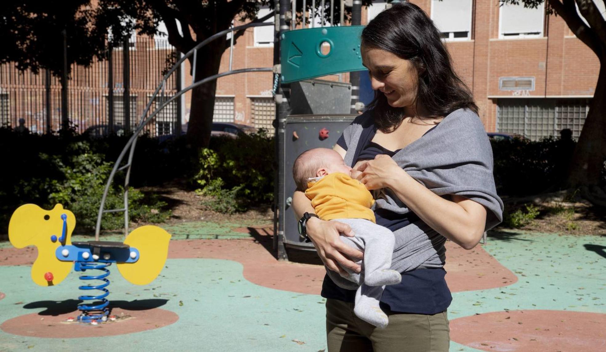 Inmaculada Albaladejo, con su hijo Ewen, esta semana en Cartagena.