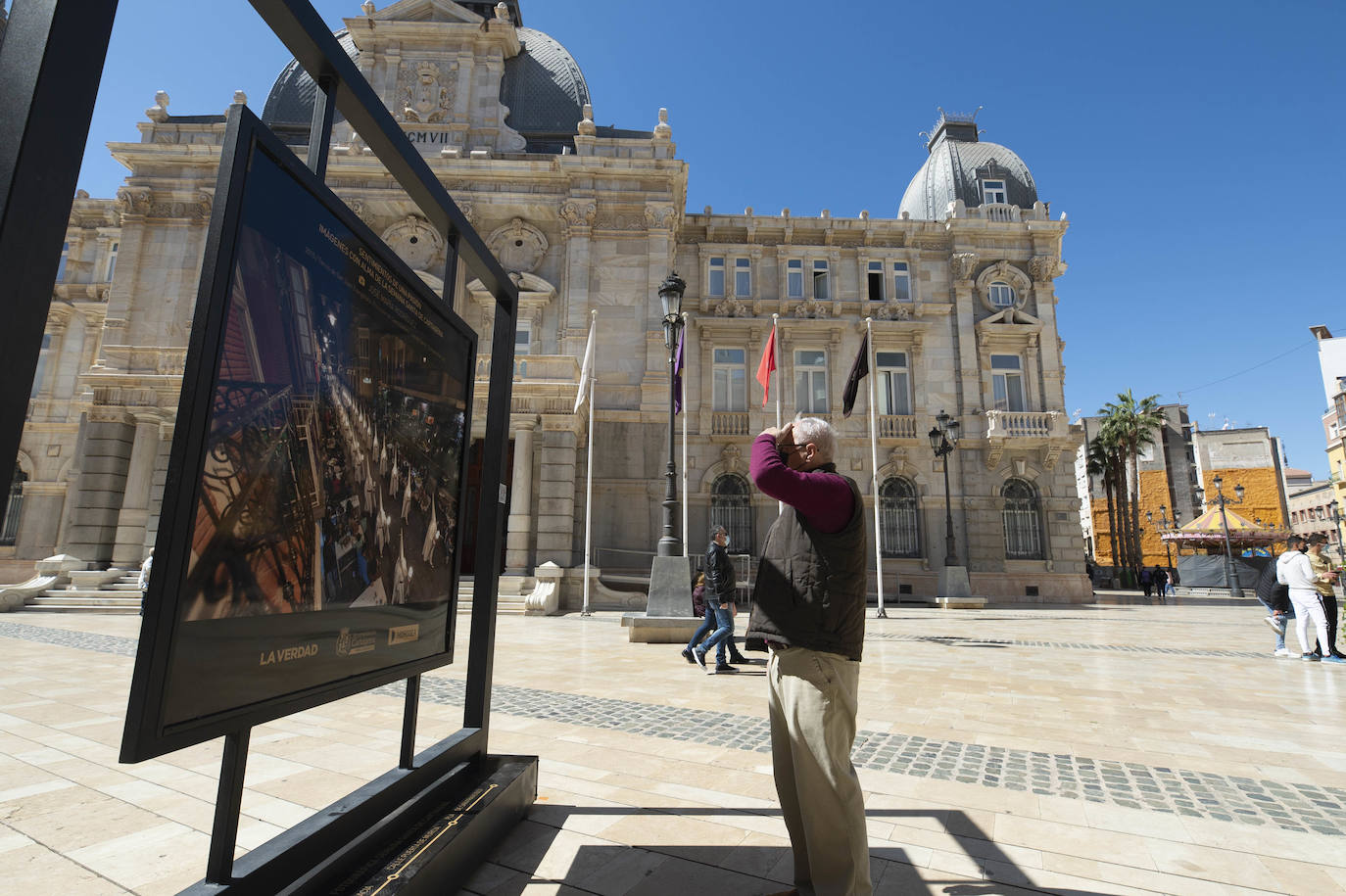 Fotos: El Ayuntamiento de Cartagena y el diario La Verdad tran la Semana Santa a las calles de la ciudad