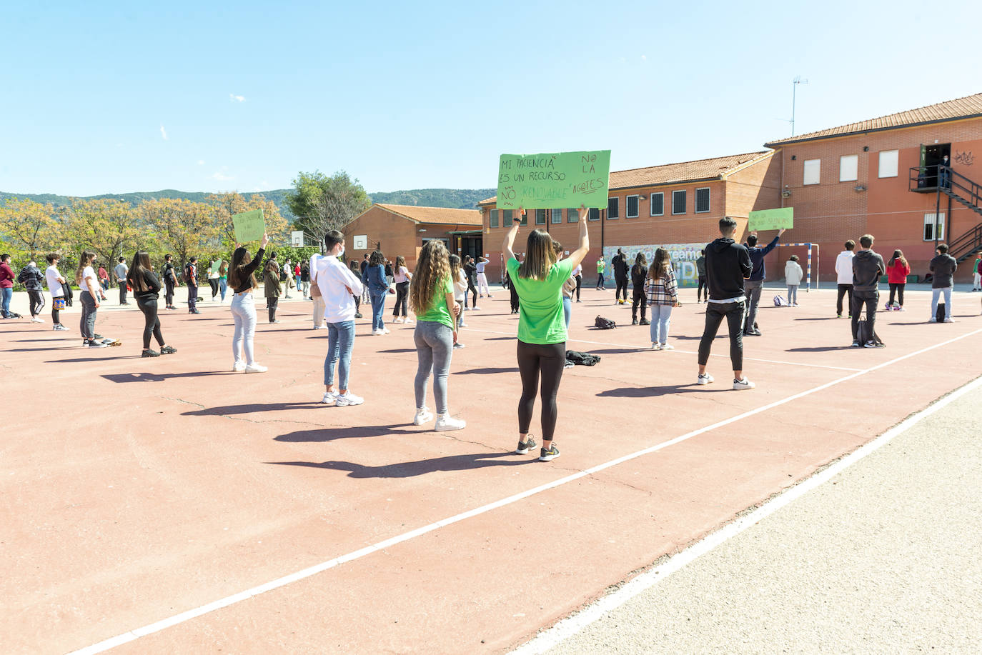 Fotos: Protesta de los alumnos de 2º de bachillerato del IES Alquibla con motivo de la vuelta a la presencialidad