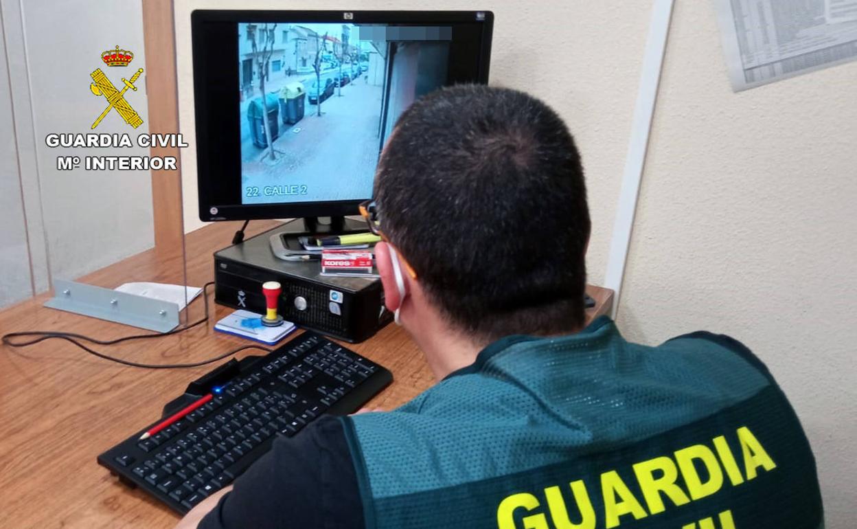 Uno de los agentes que ha desarrollado la operación.