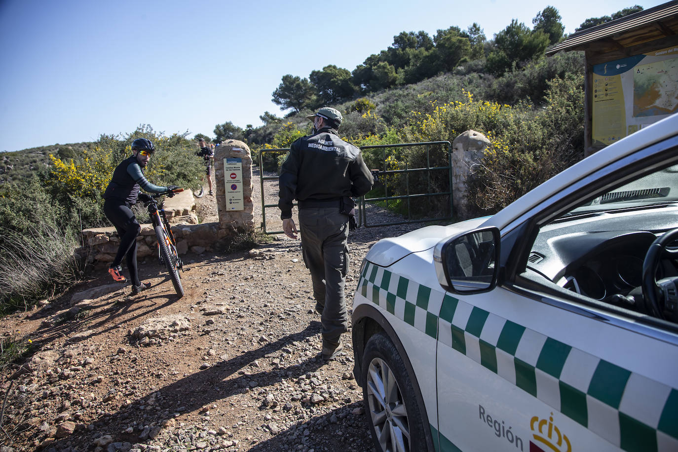 Fotos: Refuerzan la vigilancia en los montes de Cartagena ante el aumento de senderistas