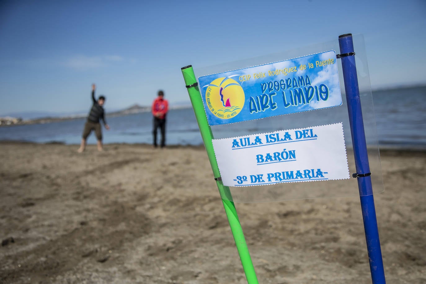 Fotos: El colegio de Los Nietos imparte clase a cien niños junto al Mar Menor