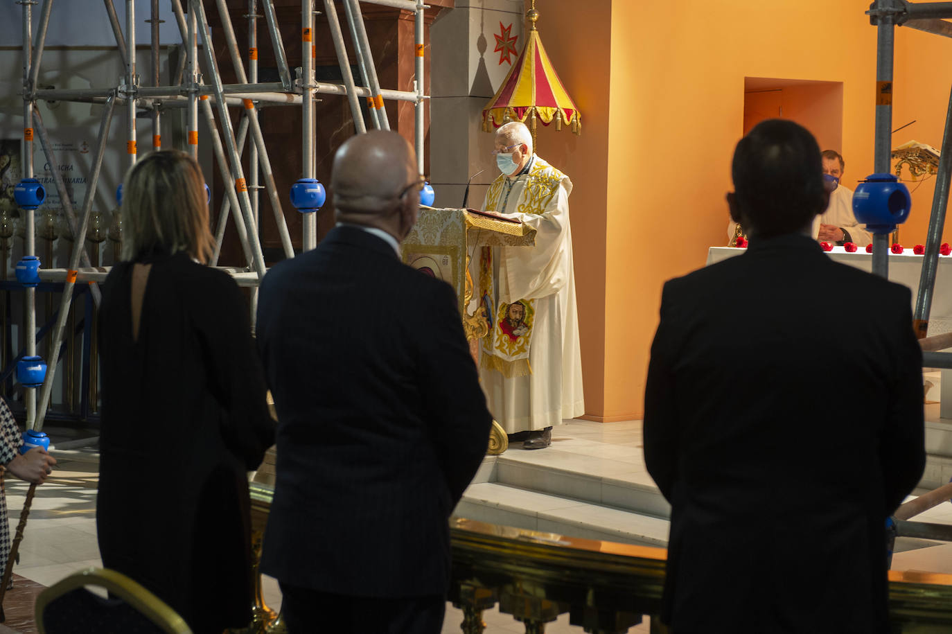 Fotos: Castejón entrega la Onza de Oro al Hospital de Caridad de Cartagena antes del Viernes de Dolores