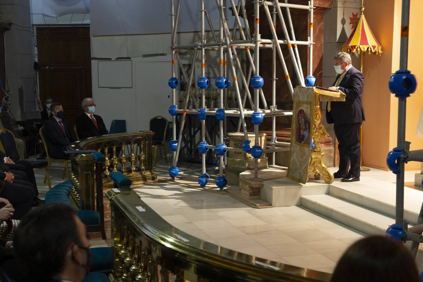 Fotos: Castejón entrega la Onza de Oro al Hospital de Caridad de Cartagena antes del Viernes de Dolores