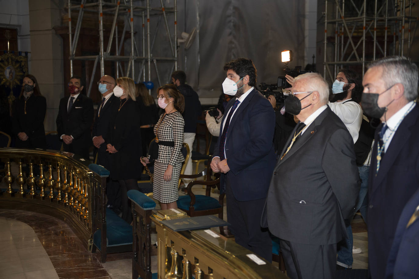 Fotos: Castejón entrega la Onza de Oro al Hospital de Caridad de Cartagena antes del Viernes de Dolores