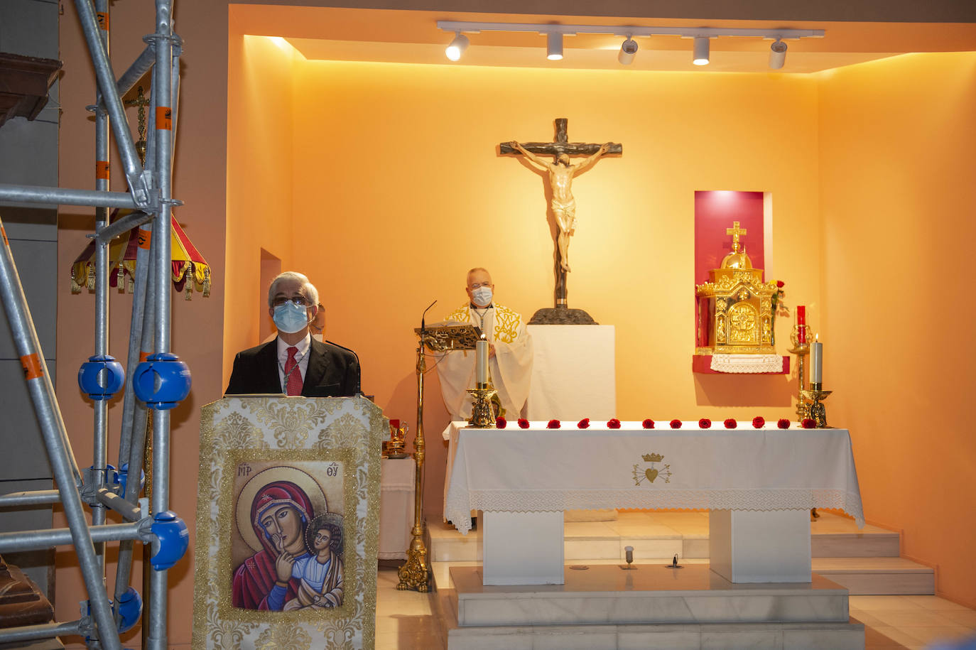 Fotos: Castejón entrega la Onza de Oro al Hospital de Caridad de Cartagena antes del Viernes de Dolores