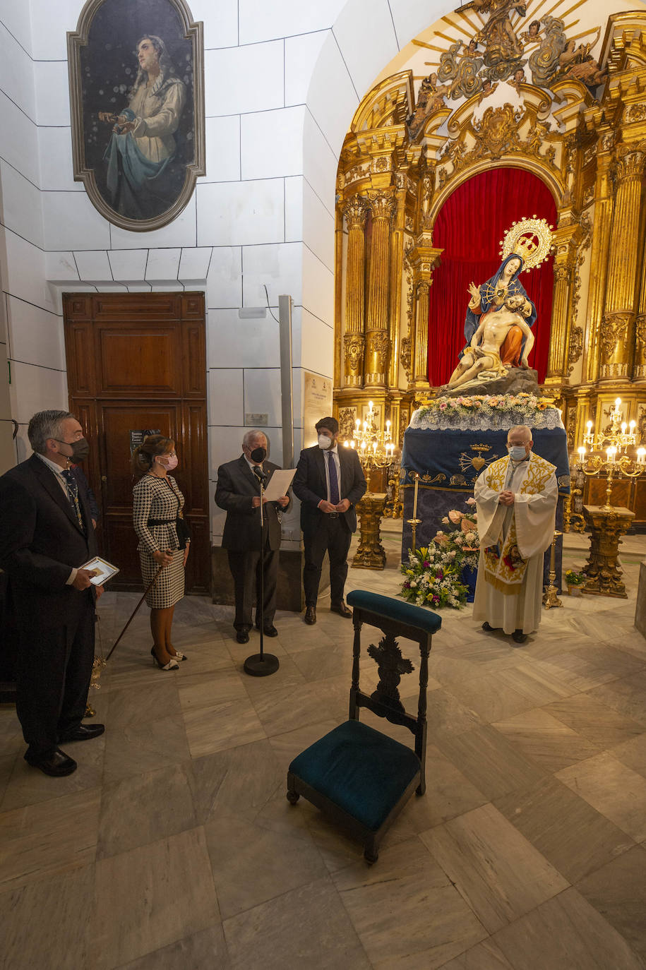 Fotos: Castejón entrega la Onza de Oro al Hospital de Caridad de Cartagena antes del Viernes de Dolores